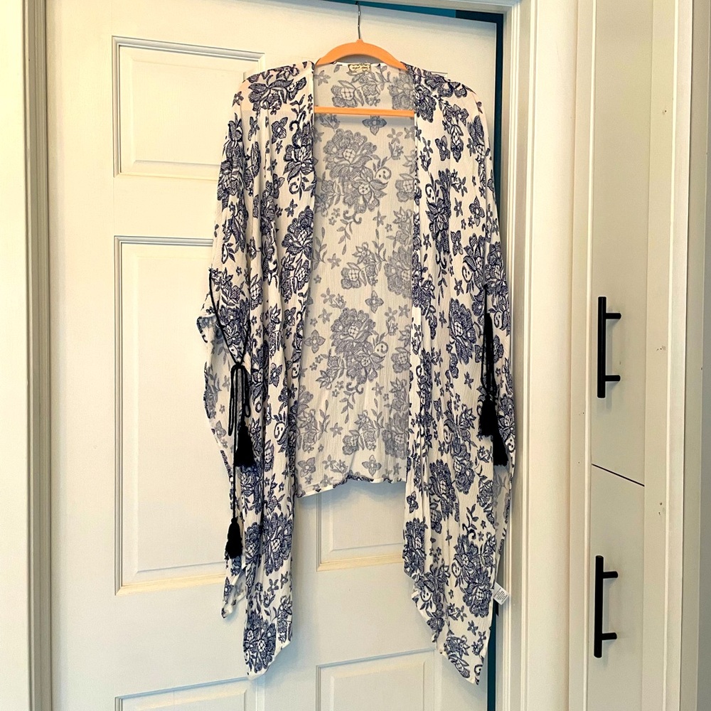 Beautiful Floral Kimono/Cardigan